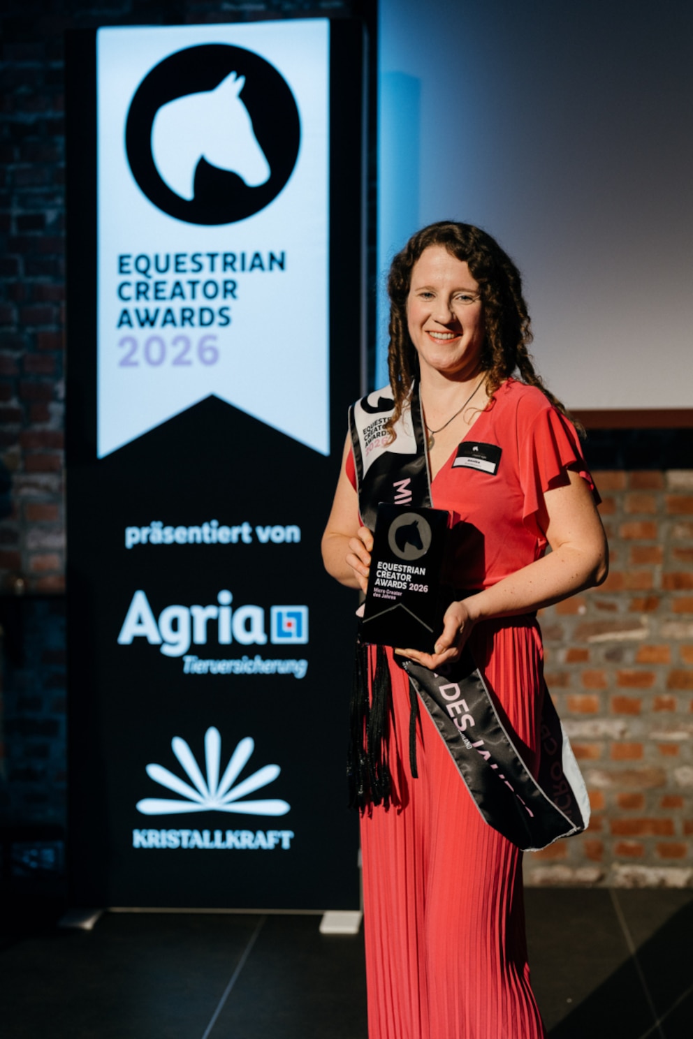 Annika (@goldknoepfe) wird als &bdquo;Micro Creator des Jahres&ldquo; ausgezeichnet.