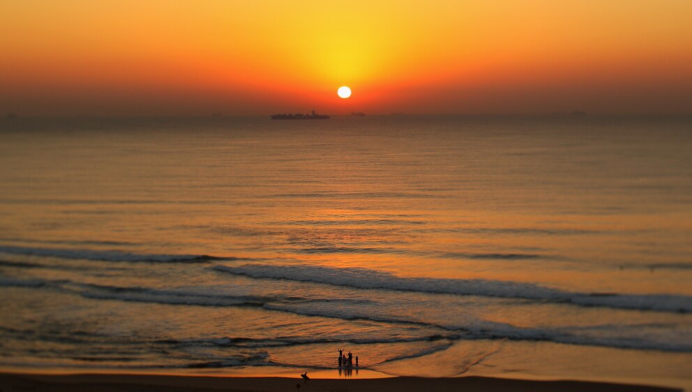 Sonnenaufgang auf dem indischem Ozean in Südafrika