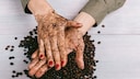 Kaffeesatz kann man als Bodyscrub nutzen