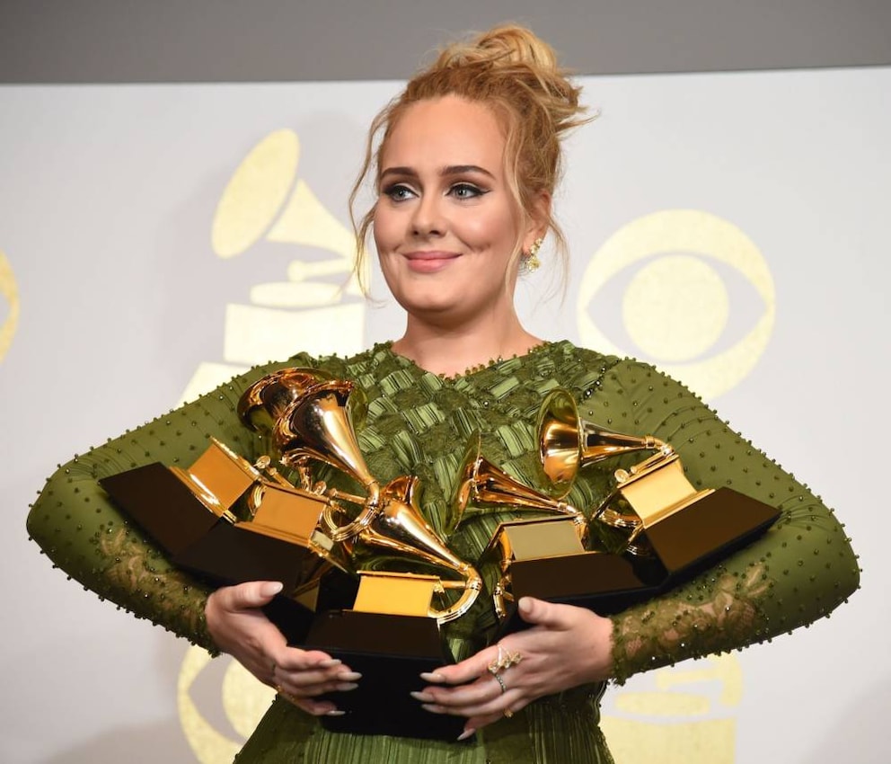 Adele mit ihren Grammys