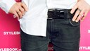 Mann mit Hemd in der Hose