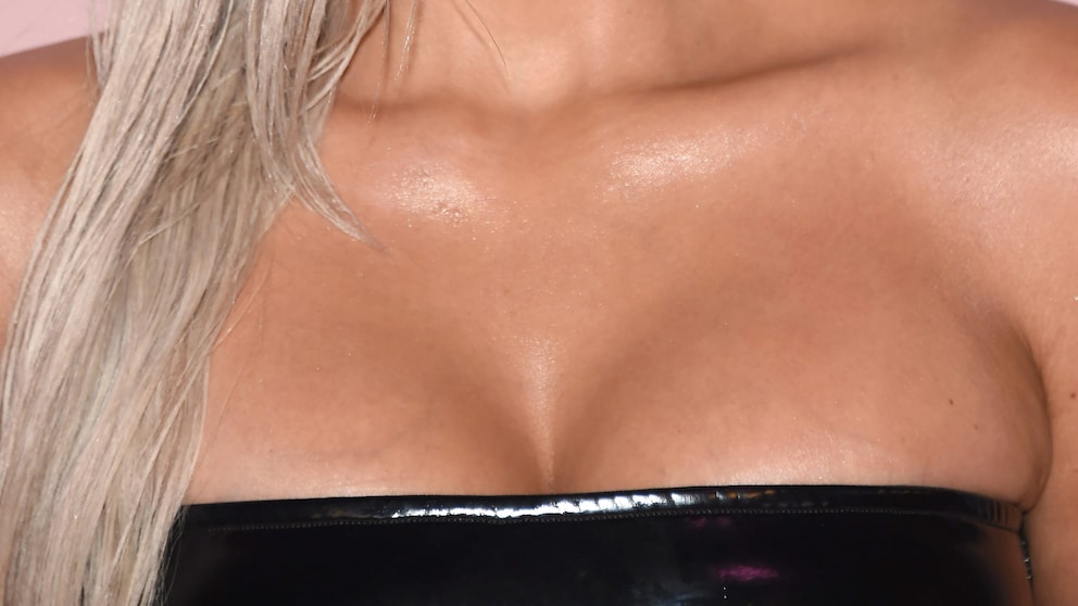 Kim Kardashian bei der Tom Ford Show im Rahmen der New York Fashion Week ergraut
