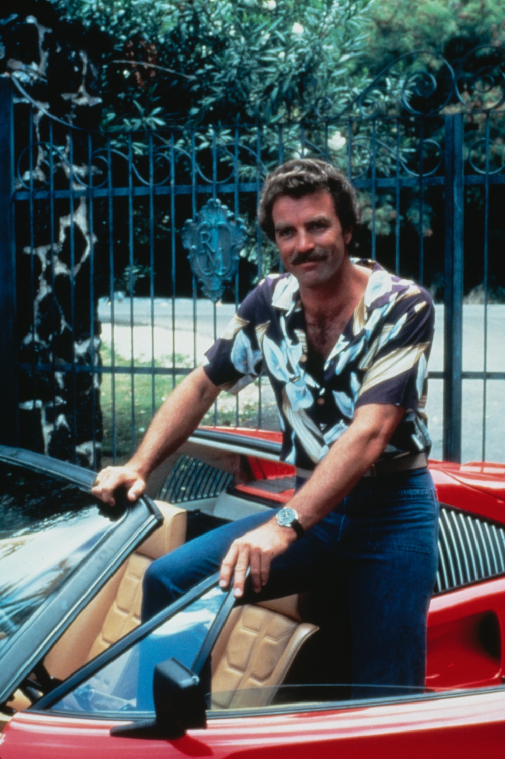  Hawaiihemd als Markenzeichen: Tom Selleck als TV-Detektiv „Magnum“