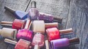 Viele bunte Nagellacke