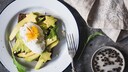 Pochiertes Ei auf Toast