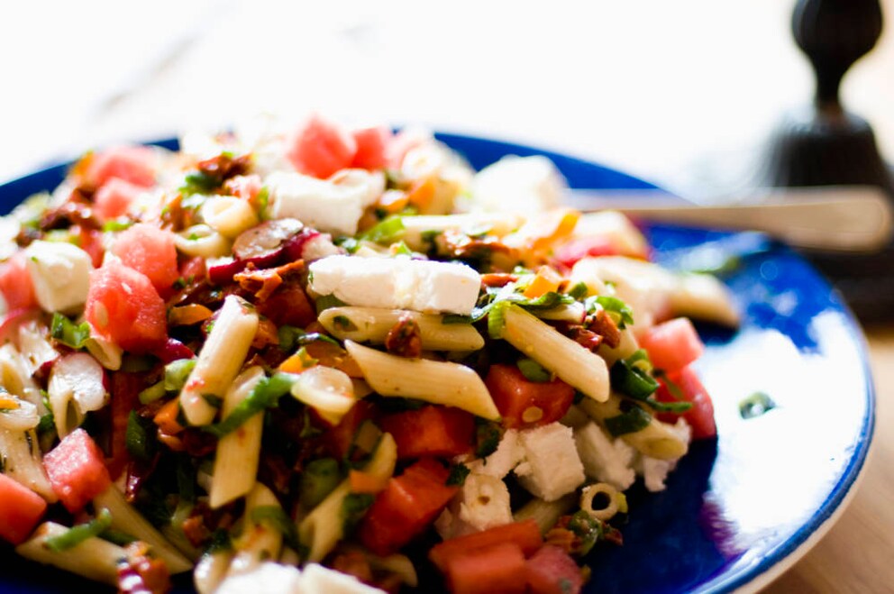 Nudelsalat mit Melone und Feta