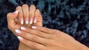 Mit SNS-Nails können Trends wie Babyboomer-Nägel zu Hause nachgemacht werden