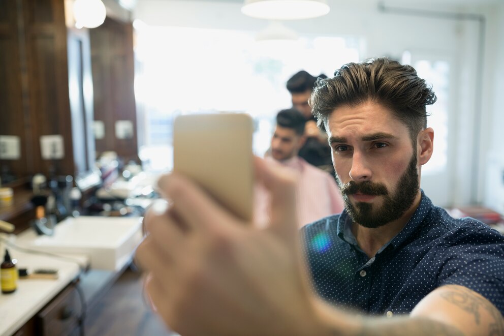 Mann beim Friseur