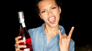 Frau mit Rosé