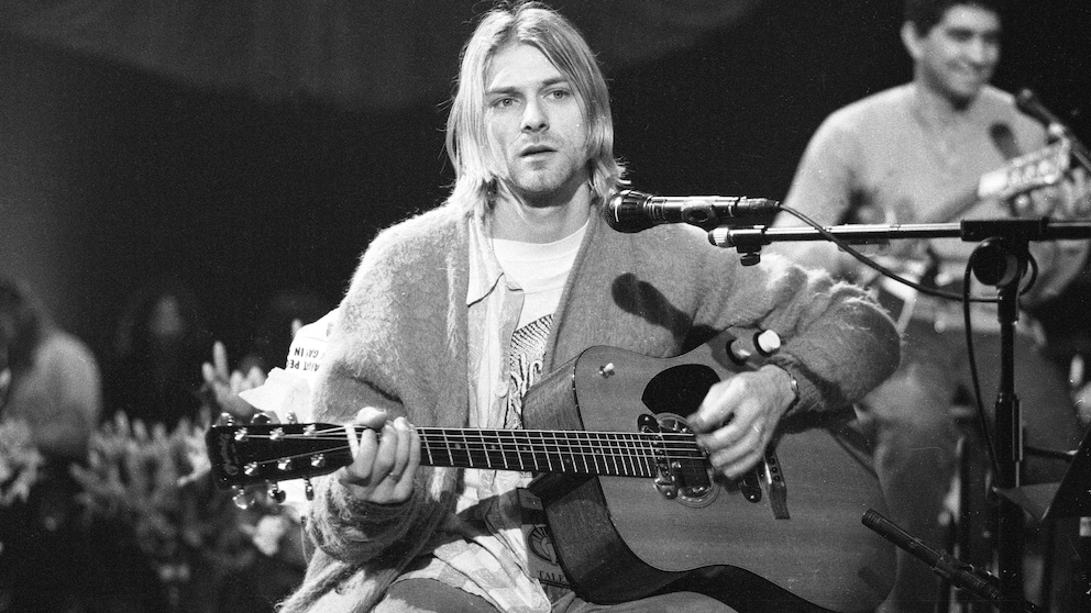 American singer and guitarist Kurt Cobain (1967 - 1994), performs with his group Nirvana at a taping of the television program 'MTV Unplugged,' New York, New York, Novemeber 18, 1993. Guitarist Pat Smear is visible at rear right. (Photo by Frank Micelotta/Getty Images)