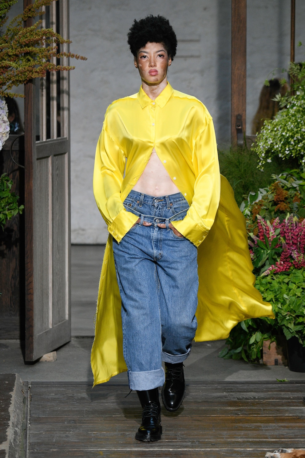  Denim-Looks mit dem gewissen Etwas, au&szlig;ergew&ouml;hnliche Models und geschlechterneutrale Schnitte: Paulines Show war alles andere als 0815.