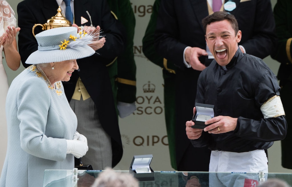 ASCOT, ENGLAND - JUNE 20: Queen Elizabeth II presents a prize to Frankie Dettori after he won the Gold Cup race on day three, Ladies Day, of Royal Ascot at Ascot Racecourse on June 20, 2019 in Ascot, England. (Photo by Samir Hussein/WireImage)