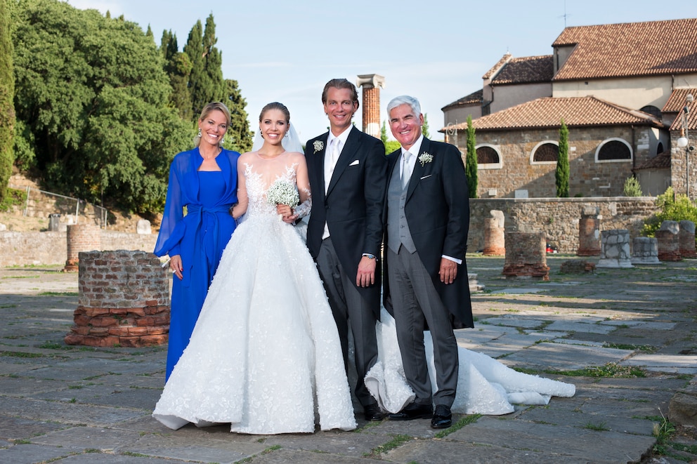 Hochzeitsfeier: Victoria Swarovski und ihr Ehemann Werner Muerz, Alexandra Swarovski (l.) und ihr Partner Michael Heinritzi (r.)