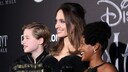 Angelina Jolie mit ihren Töchtern Shiloh und Zahara