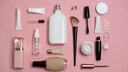 Make-up auf einer rosa Unterlage