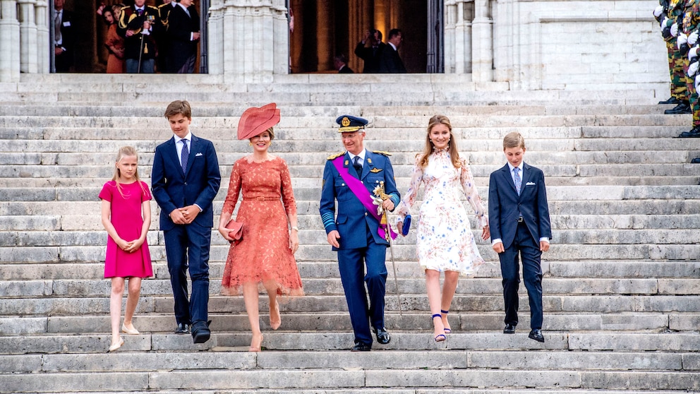 Belgisches Königshaus: Prinzessin Eleonore, Prinz Gabriel, das Königspaar Mathilde und Philippe sowie Prinzessin Elisabeth und Prinz Emmanuel am belgischen Nationalfeiertag am 21. Juli 2019