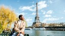 Frau in Paris, Frankreich