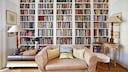 Bücherregal im Wohnzimmer