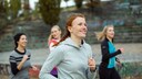 Frauen joggen gemeinsam