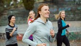 Frauen joggen gemeinsam