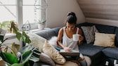 Frau mit Laptop