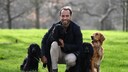James Middleton mit seinen vier Hunden
