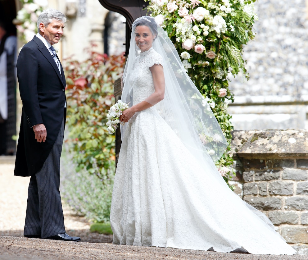 Pippa Middleton im Hochzeitskleid von Designer Giles Deacon