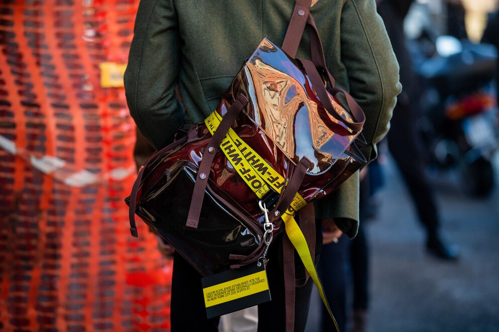 Frau mit Rucksack