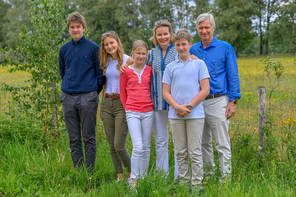  Philippe und Mathilde von Belgien mit den Kindern Elisabeth, Gabriel, Emmanuel und Eleonore 