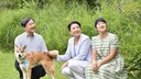 Kaiser Naruhito, Ehefrau Masako und Tochter Aiko und Hund Yuri