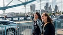 Frauen gehen spazieren