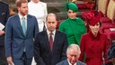 Harry und Meghan (hinten), William und Kate sowie Prinz Charles vorne
