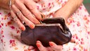 Frau mit Geld