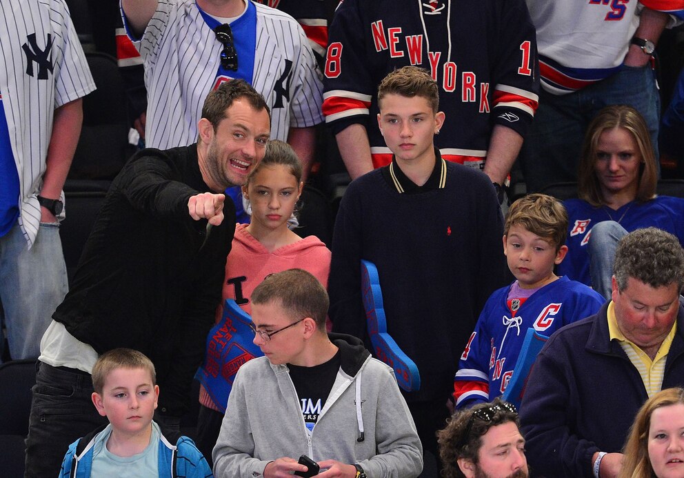 Jude Law mit Tochter Iris und Sohn Raff 2012 in New York