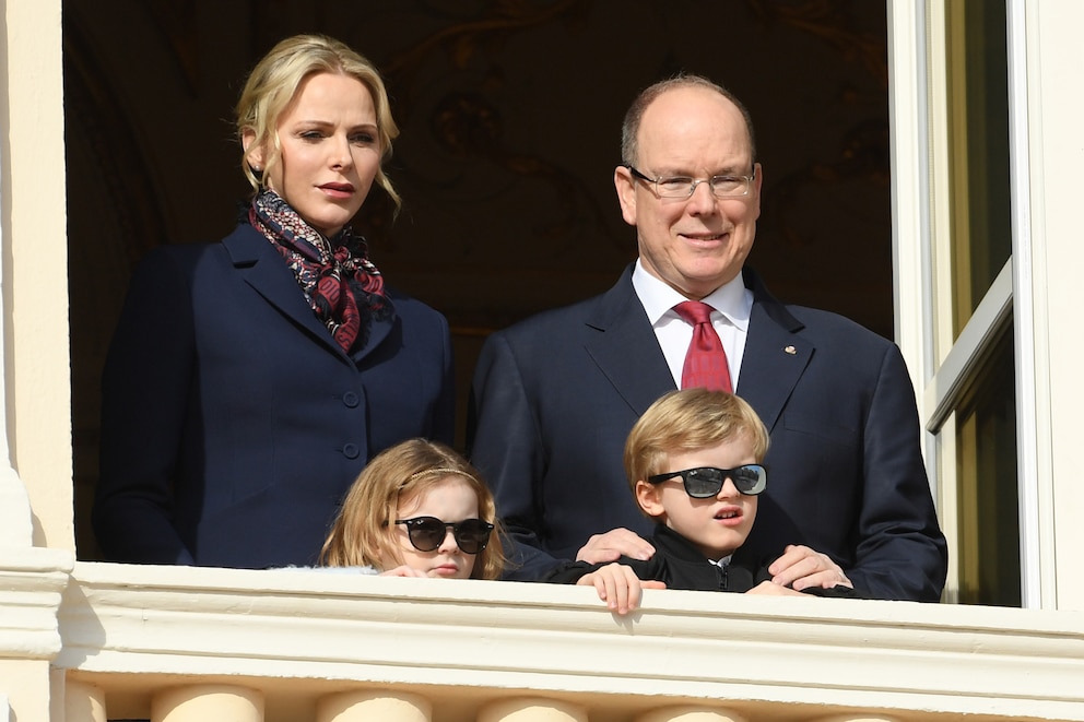 Fürstin Charlène und Fürst Albert mit ihren Kindern Gabriella und Jacques