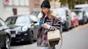 Frau mit Shacket