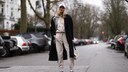 Frau in Jogginghose