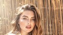 Frau mit markanten Wangenknochen durch Contouring mit Selbstbräuner