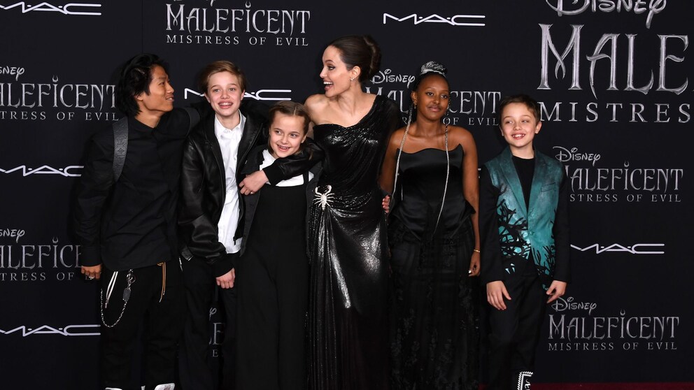 Angelina Jolie mit ihren Kindern