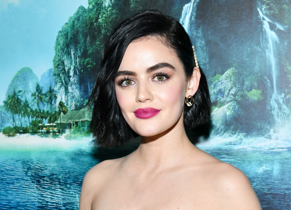 Lucy Hale mit Swirl Bob