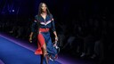 Naomi Campbell auf dem Catwalk