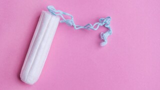 Tampon auf rosa Hintergrund