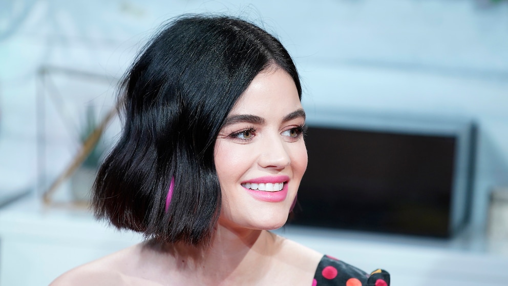 Lucy Hale mit dunklen Haaren