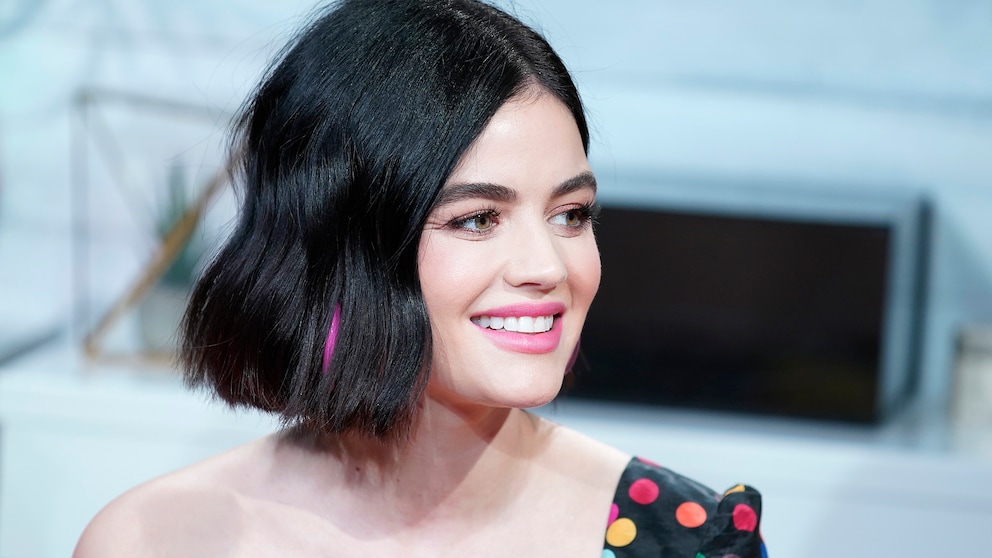 Lucy Hale mit dunklen Haaren