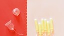 Menstruationstasse und Tampon