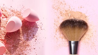 Schmutzige Make-up-Pinsel und Schwämmchen