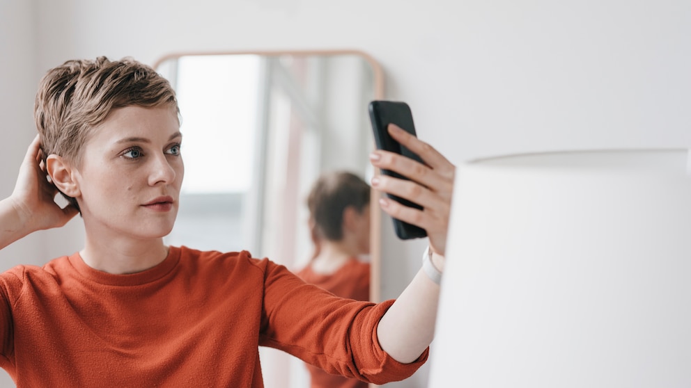 Frau macht Selfie