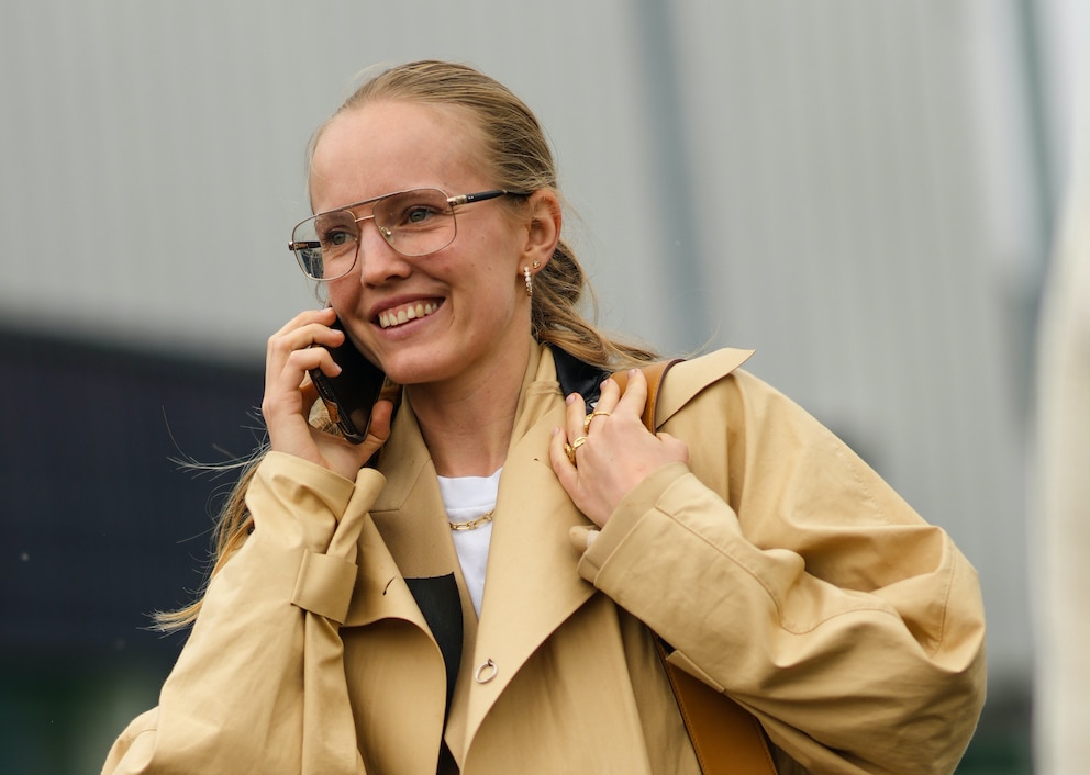 Frau mit Aviator