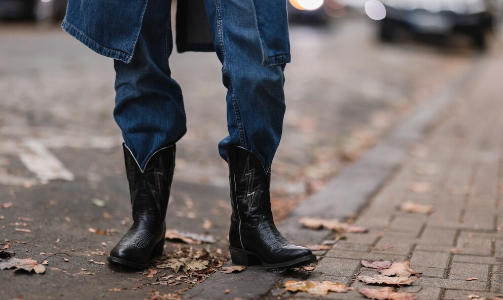 Frau in Cowboy Boots