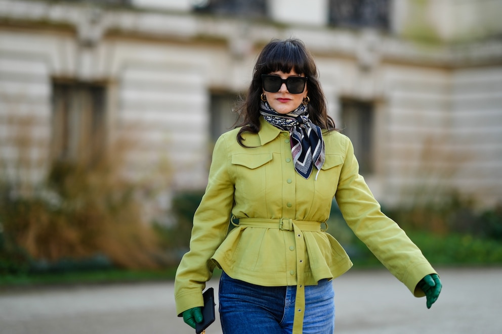 Frau mit grüner Jacke